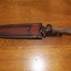 DAGUE de chasse FAB ARTISANALE SECTEUR NOGENTAIS  longeur  35 cm avec son &eacute;tui cuir