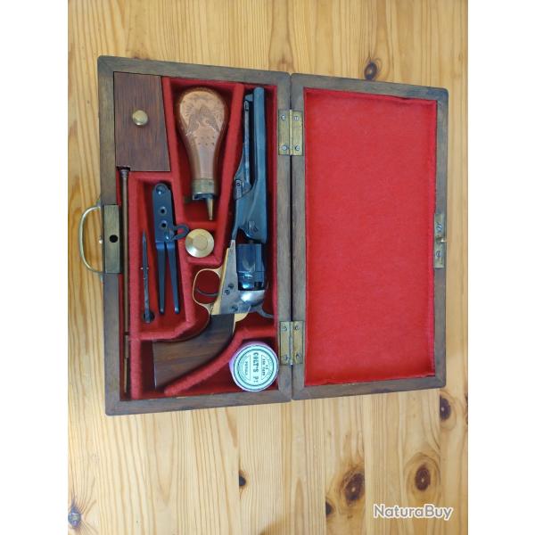 Joli petit revolver Colt 1862 mod�le police en coffret bois