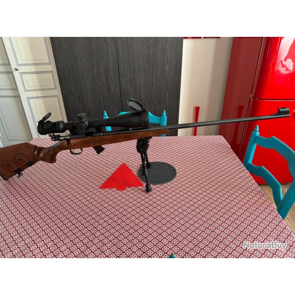 Carabine 22 long rifle CZ mod�le "Jaguar" mont�e avec lunette , bi pied et cale de crosse