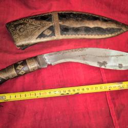 Couteau n&eacute;palais Kukri gurkha traditionnel, confection ancienne