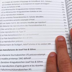 Livre historique sur les insignes et m&eacute;dailles de Gablonz 1938 et apr&egrave;s. Guide de d&eacute;tection.