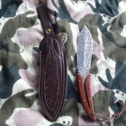 TRES BEAU COUTEAU NEUF LAME DAMASSEE AIGUISE DES 2 COTES FORME PLUME