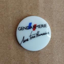 PIN'S PIN PORCELAINE GENDARMERIE UNE FORCE HUMAINE