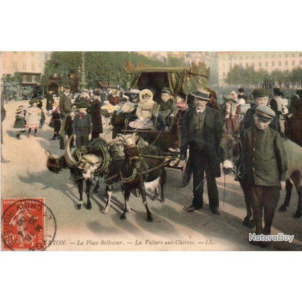 Carte Postale Ancienne - Lyon, Place Bellecour, La Voiture aux Ch�vres -N�8687