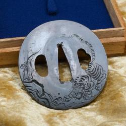 Tsuba en Shibuichi sur le th&egrave;me du Tigre