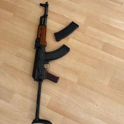 Vend r&eacute;plique airsoft AK 47 +un chargeur