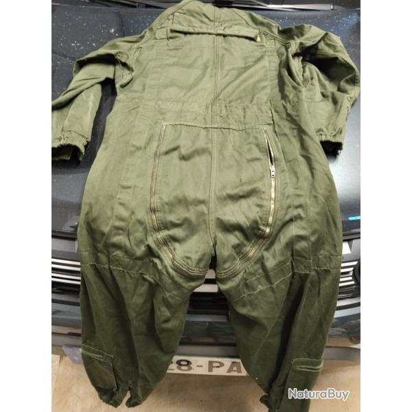 Combinaison de char r�glementaire taille 92C comme neuve. Surement jamais port�e.