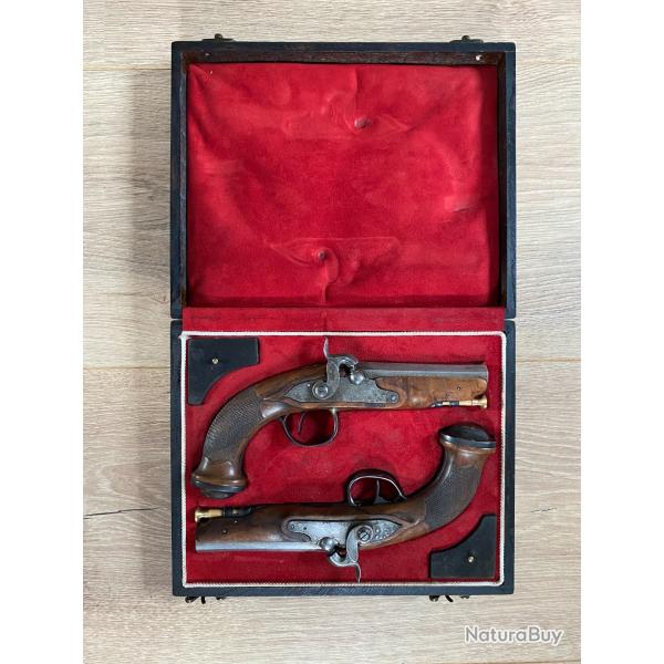 BELLE PAIRE DE PISTOLETS D'OFFICIER � SILEX EN COFFRET