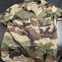 Chemise manche courte neuve. Taille 41-42