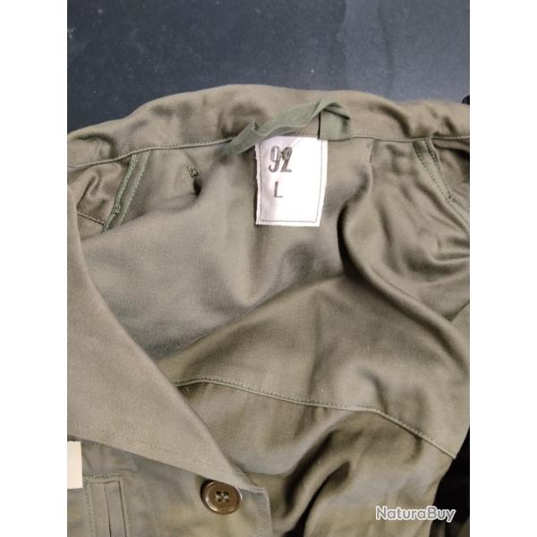 Veste de treillis satin. 92L neuve avec capuche.