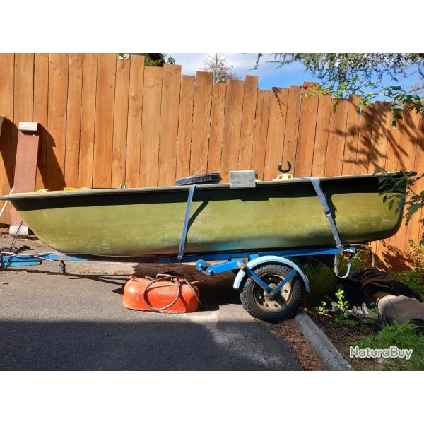Bateau Tabur II avec moteur et remorque