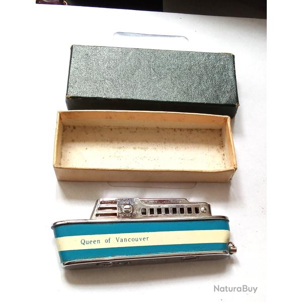 M-One Novelty "M.V." du milieu du si�cle. Briquet �maill� "Queen of Vancouver" Cruise ship