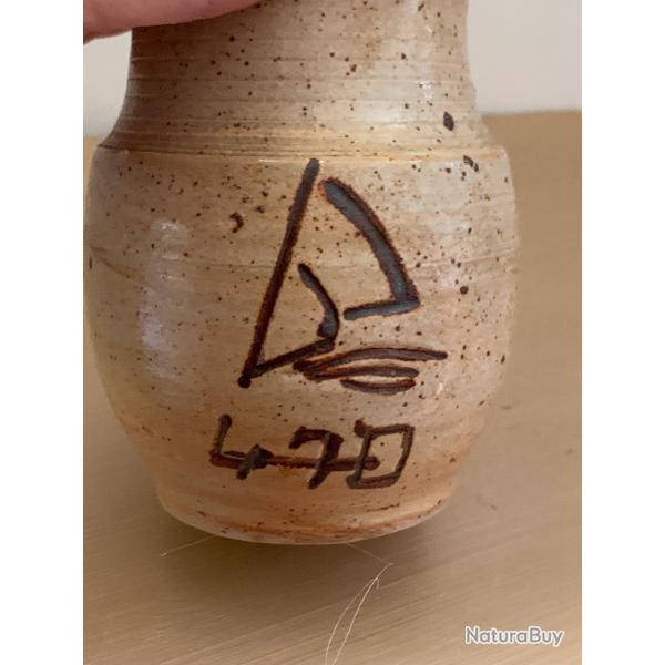 Vase en gr�s au d�cor du mythique d�riveur olympique 470