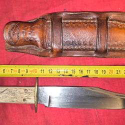 couteau type Bowie Indian ridge traders, fabriqu&eacute; &agrave; Sheffield Angleterre. Fourreau cuir Tommy Turner
