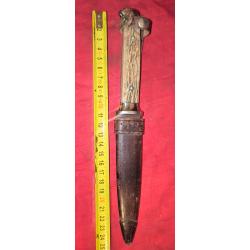 ancien couteau de chasse ou de botte allemand de type &laquo; Nicker &raquo; lame acier Solingen fourreau cuir