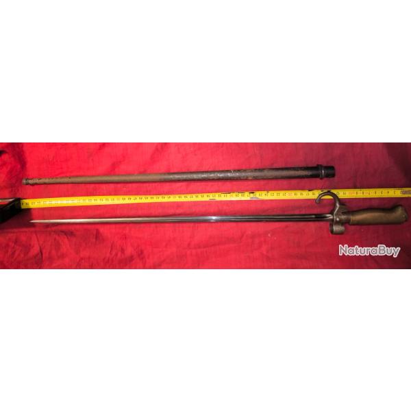 Ba�onnette lebel 1886 Mod�le 1915. Poign�e laiton. Quillon non coup�. Fourreau. Num�ros diff�rents