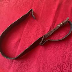 Bretelle en cuir nubuck, couleur marron fonc&eacute;, pas de prix de reserve