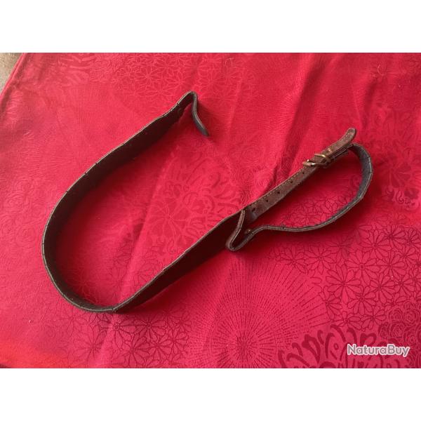 Bretelle en cuir nubuck, couleur marron fonc�, pas de prix de reserve