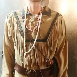 TUNIQUE A FRANGES EN DAIM POUR TRAPPEUR INDIEN MANNEQUIN XL