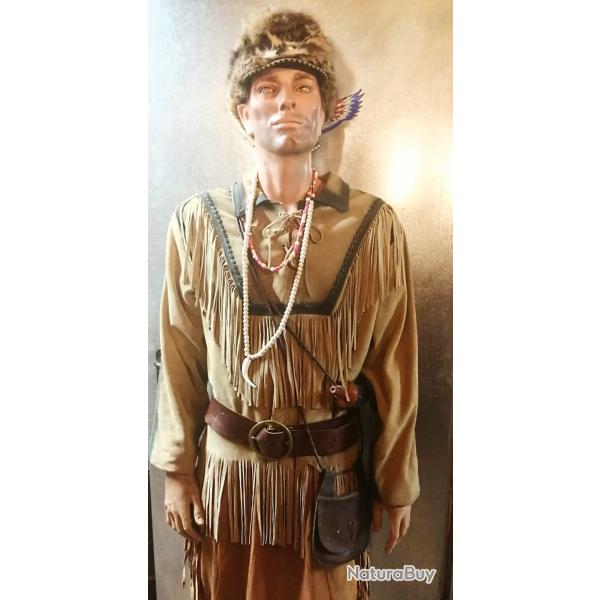 TUNIQUE A FRANGES EN DAIM POUR TRAPPEUR INDIEN MANNEQUIN XL
