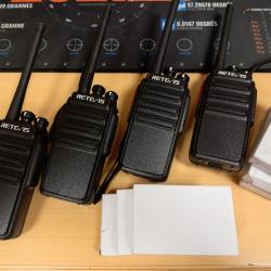 Lot de 4 Retevis RT24 d'occasions avec batteries suppl&eacute;mentaires