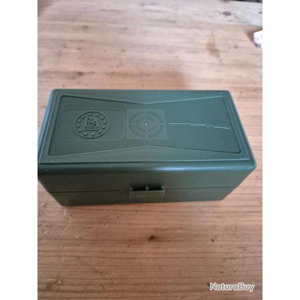 Lot de 48 cartouches 222 REM avec sa boite de rangement