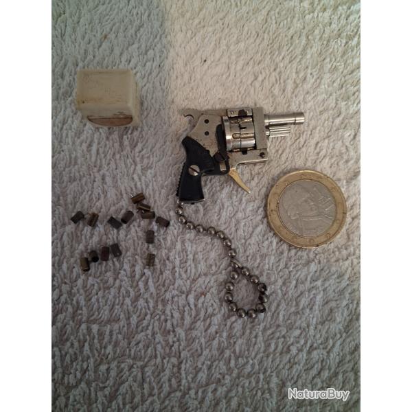 Ancien Mini  revolver.porte -cle