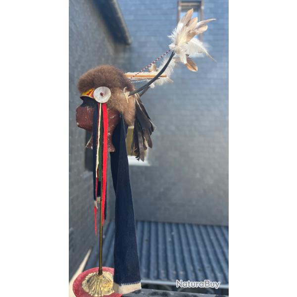 Exceptionnelle coiffe indien des plaines en peau de bison � cornes