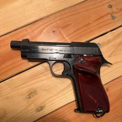 Pistolet UNIQUE BCF-66