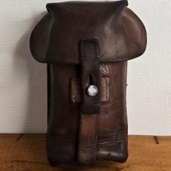 Pochette &agrave; munitions cartouchi&egrave;re en cuir arm&eacute;e Suisse ann&eacute;e 1962