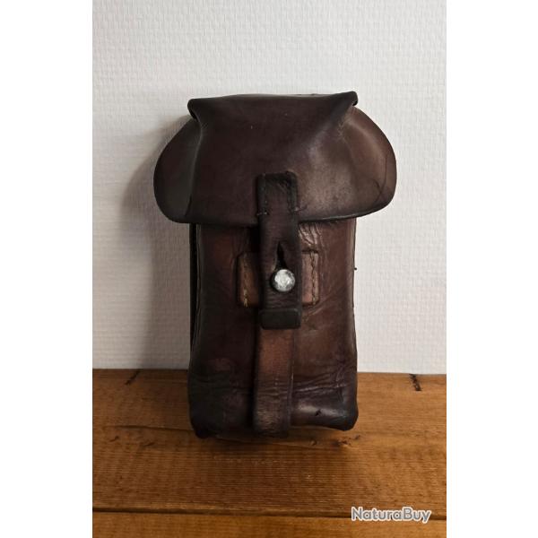 Pochette � munitions cartouchi�re en cuir arm�e Suisse ann�e 1962