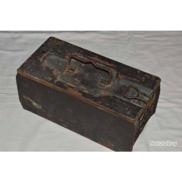 CAISSE ALLEMANDE POUR NECESSAIRE ENTRETIEN MITRAILLEUSE MG13-15- MG34-GERMAN MACHINE GUN MAINTENANCE