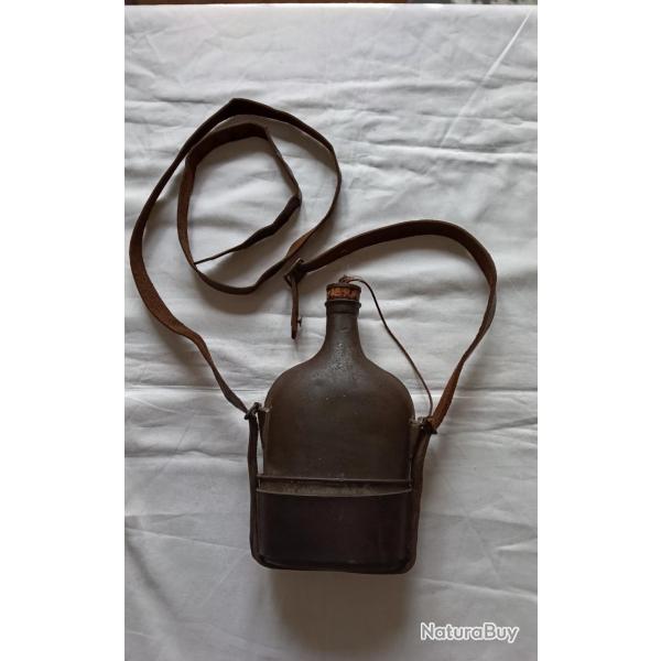 Bidon r�glementaire 1884 , avec son quart et son brelage cuir( A1 )