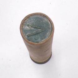 une cartouche fran&ccedil;aise &agrave; &eacute;tui calibre 4-Fabrication SFM, probablement pour pistolet-signaleur.