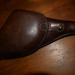 Etui de Revolver 1873 Fran&ccedil;ais en cuir fauve sangle de fermeture cass&eacute;e &agrave; restaurer