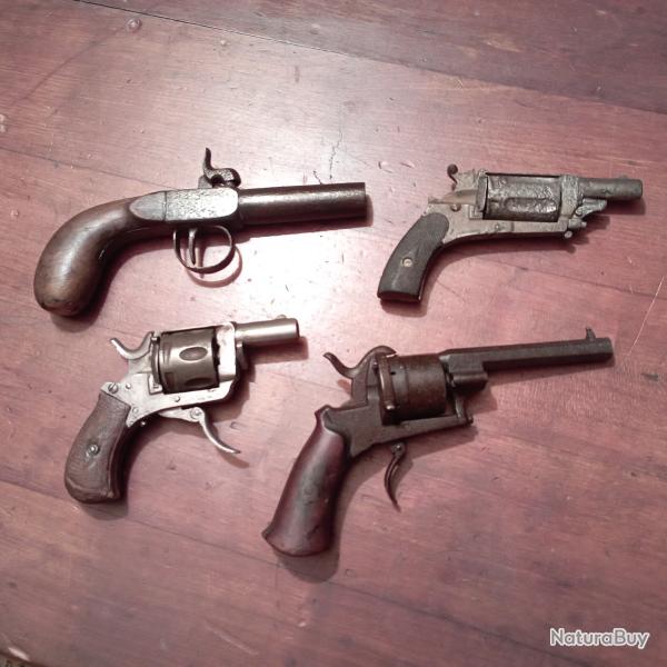 Lot d'un pistolet et de trois revolvers � compl�ter et restaurer