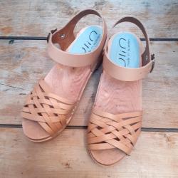 Sandales su&eacute;doises basses en bois et cuir tannage v&eacute;g&egrave;tal rouge 36 bois naturel