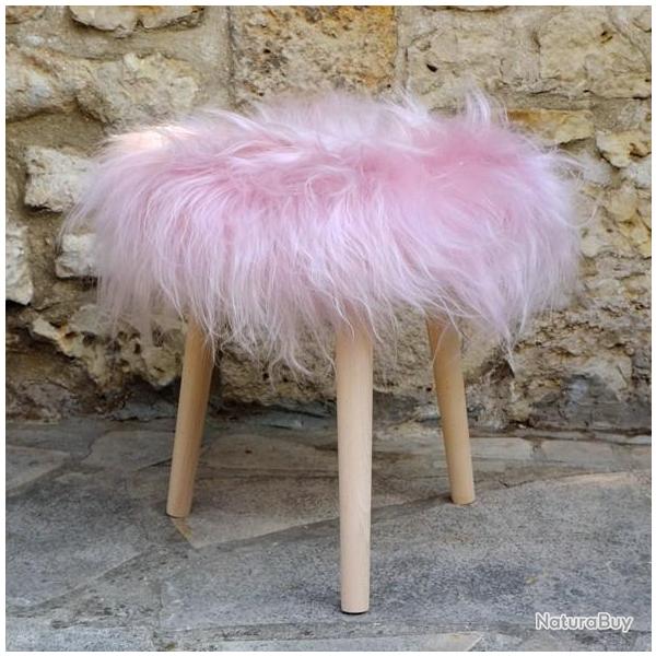 Tabouret rond bois et v�ritable peau de mouton poils longs rose