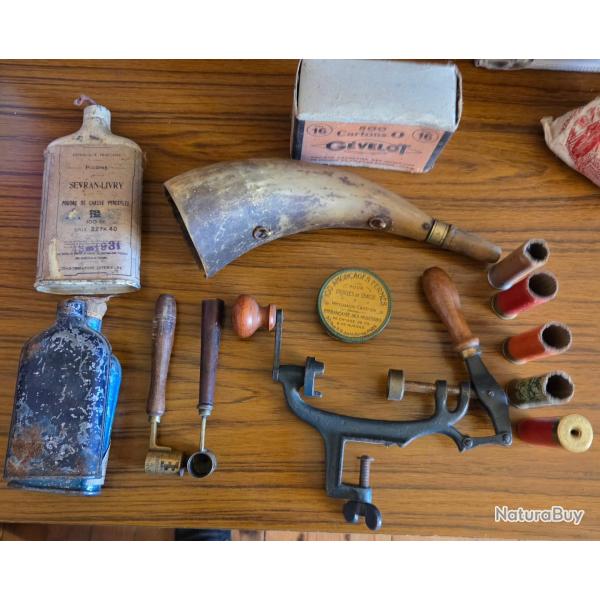 Lot accessoires rechargement chasse  + 2 appeaux collection