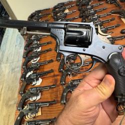 Revolver Suisse 1 ER  mod&egrave;le 1882 cal 7,5 avec etuit r&eacute;glementaire cuir + port offert