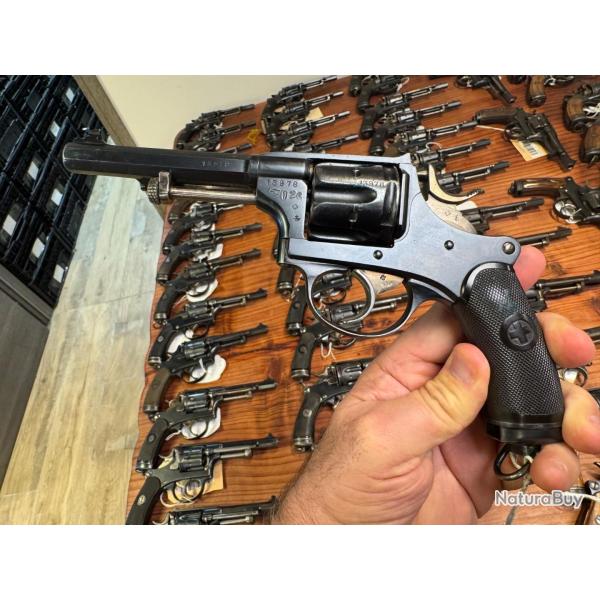 Revolver Suisse 1 ER  mod�le 1882 cal 7,5 avec etuit r�glementaire cuir + port offert