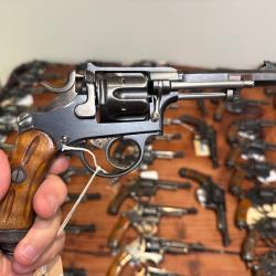 Revolver suisse second modele  mod&egrave;le 1882 cal 7,5 avec etuit r&eacute;glementaire + port offert