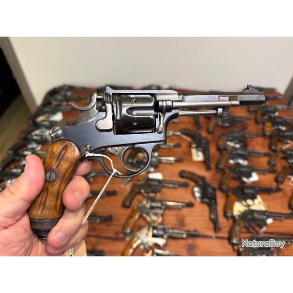 Revolver suisse second modele  mod�le 1882 cal 7,5 avec etuit r�glementaire + port offert