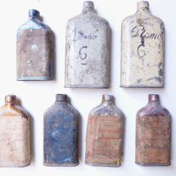 7 bidons anciens, vides