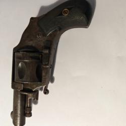 pistolet bulldog poin&ccedil;on ovale R couronn&eacute;