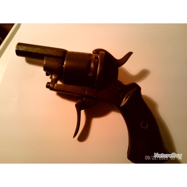 pistolet bulldog poin�on R couronn� avec W etoil�