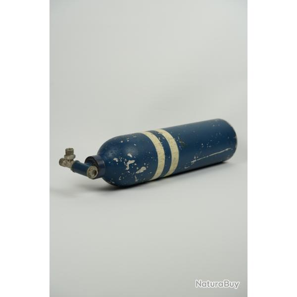bouteille d'oxyg�ne de bord de la Luftwaffe (arm�e de l'air allemande) datant de la Seconde Guerre
