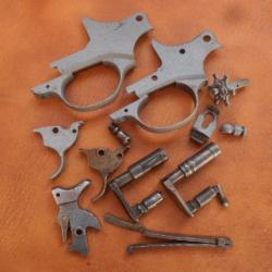 lot de pi&egrave;ces pour revolver model 1892 .