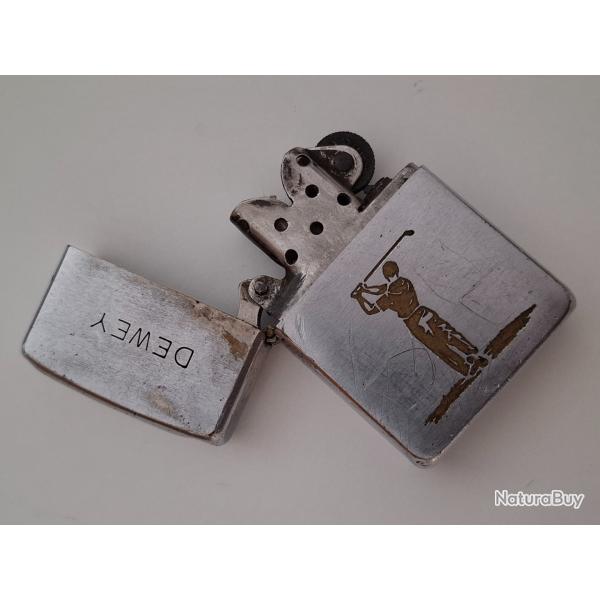 Beau briquet ancien p�riode Vietnam motif joueur de golf. Mod�le tr�s recherch�.
