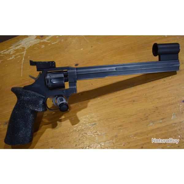 Revolver Manurhin MRsilhouette calibre 22 LR canon  10  pouces bon etat